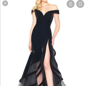 MAC DUGGAL Black Off Shoulder Tiered Ruffle Slit Flamenco Ball-Gown 4 US